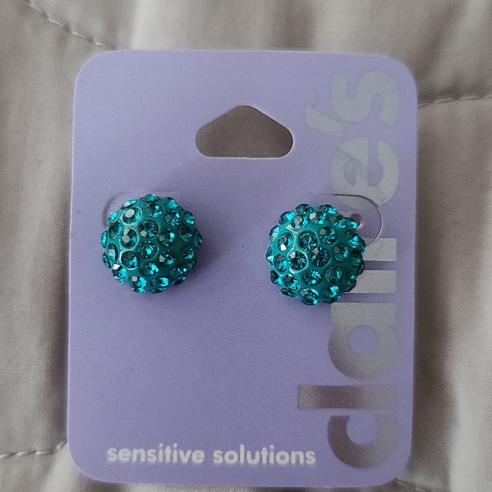 Bundle Blue jeweled studs